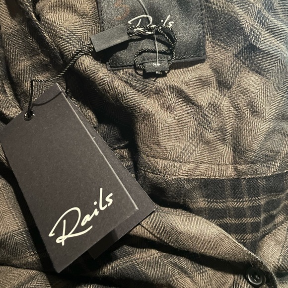 NWT Rails Classic Button Down - Picture 4 of 4